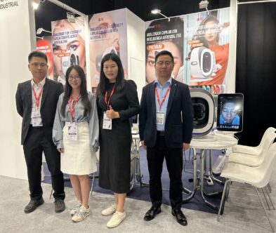 Bitmoji-tek Shone at Salon Look Madrid!