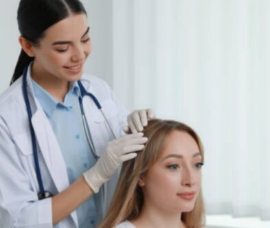 How Does a Microscopic Scalp Analysis Device Visualize Hair Follicle Structure?